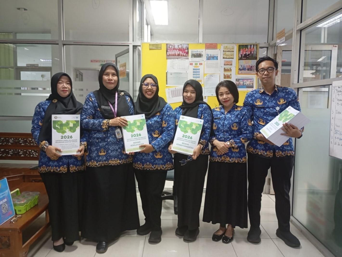 Penyerahan berkas lomba kelurahanDI RUANG PP dan PA tahun 2026 dari kelurahan siantan tengah TGL 02 06 26